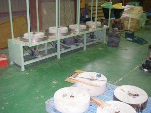 自社独自の石臼製粉機の製作と再生加工及び目立て