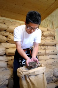 厳重に低温保管された福井県産在来種玄ソバ