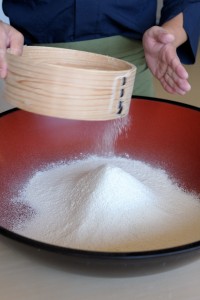 篩いにかけたそば粉から濃厚な香り