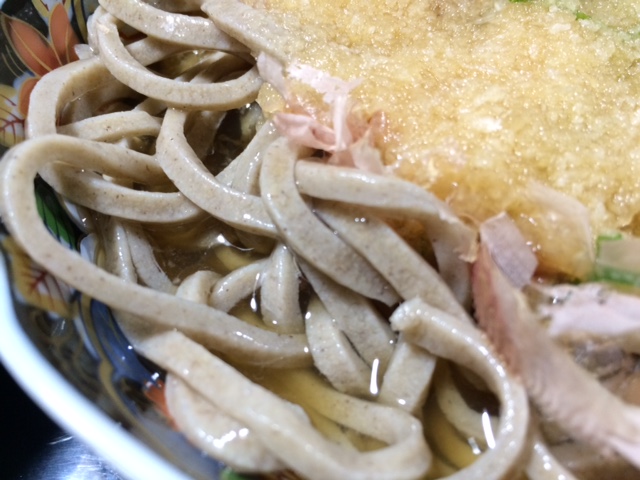 手打そば大福のおろし蕎麦の麺アップ