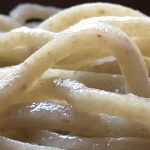 粗挽きそば粉（抜き実挽き）で打った蕎麦（茹で上がり状態）