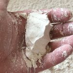 手で握った跡の残るしっとり感そば粉(挽きぐるみ)