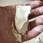 手で握った跡の残るしっとり感そば粉(抜き実挽き)