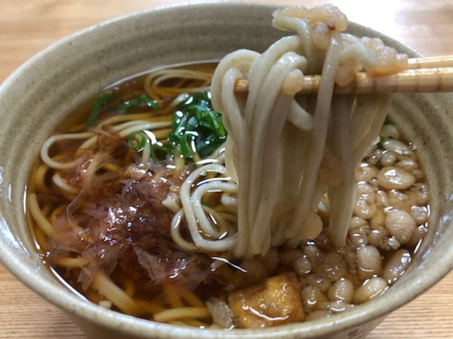 温かいかけ蕎麦の出来上がり状態